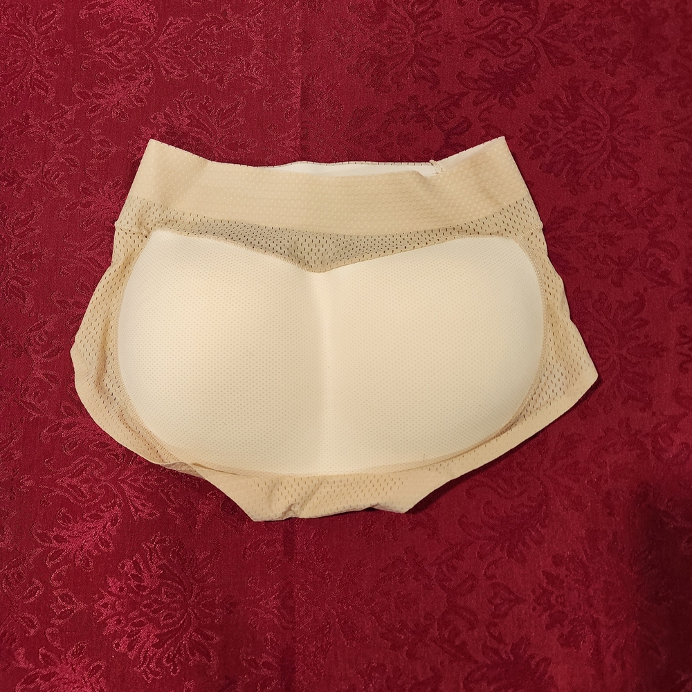 Seamless Cream Panties With Added Bottom Accentuator